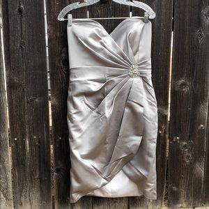 Beautiful Strapless Silver Dress By Enzoani Love
